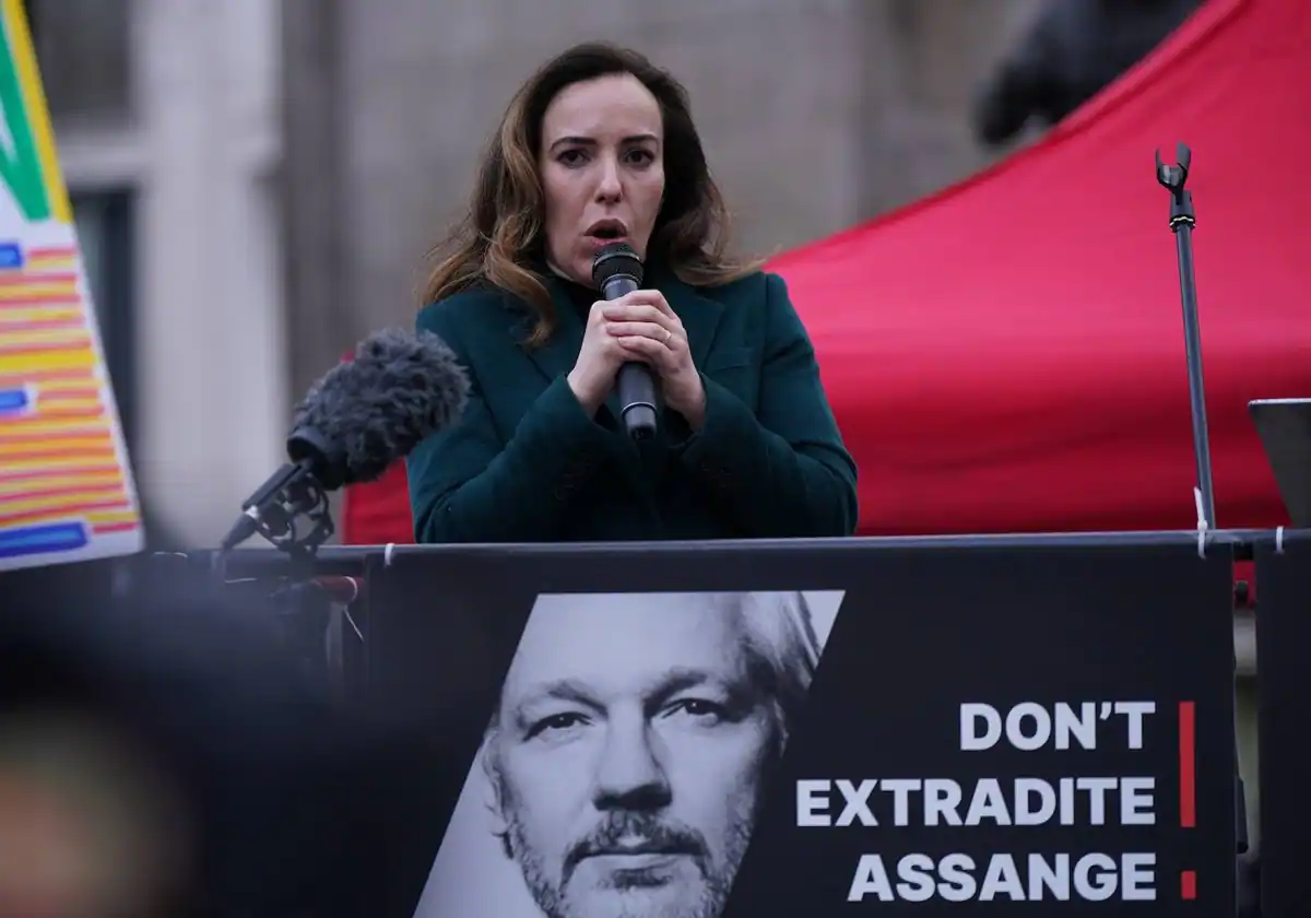 Stella Assange, esposa de Julian Assange, habla ante el Tribunal Superior de Londres