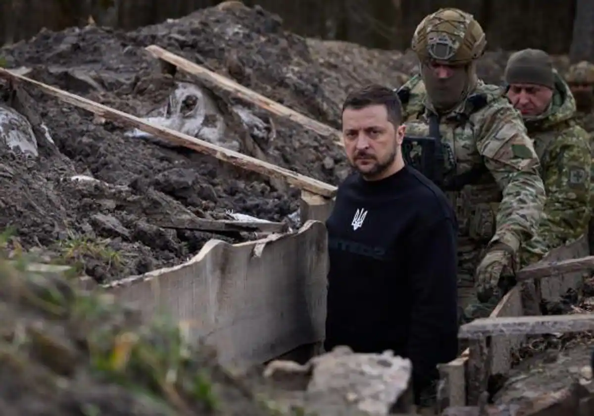 Zelenski inspecciona la línea del frente en la región de Sumy