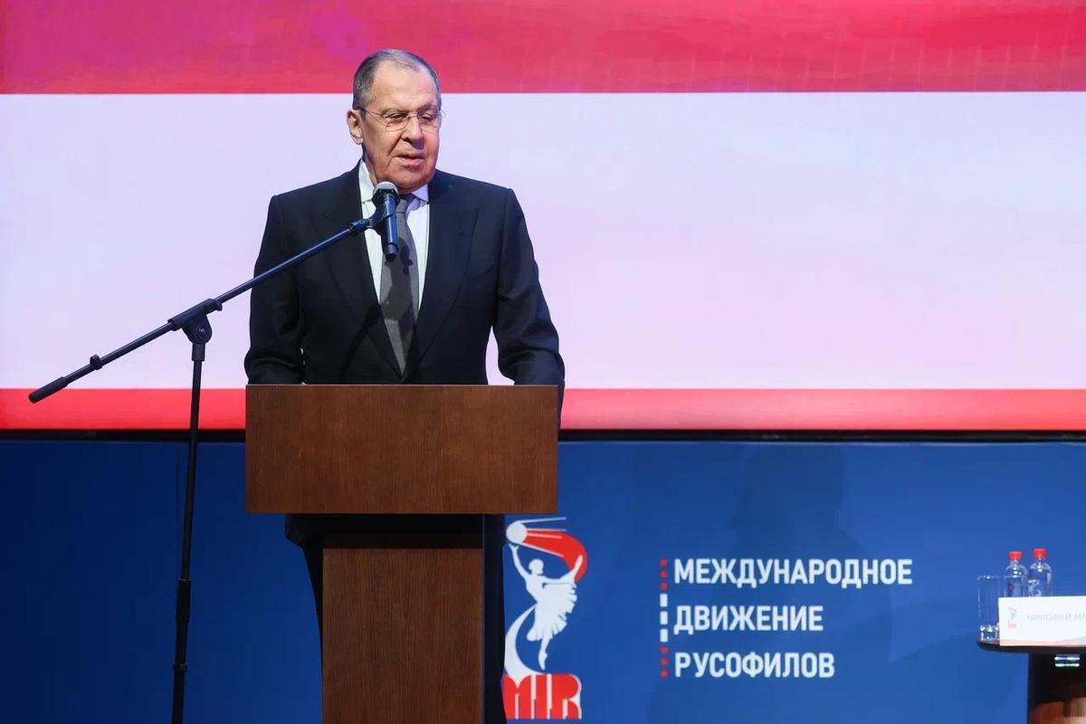 Sergey Lavorv, Ministro de Asuntos Exteriores ruso, preside el congreso del Movimiento Rusófilo Internacional el 27 de febrero