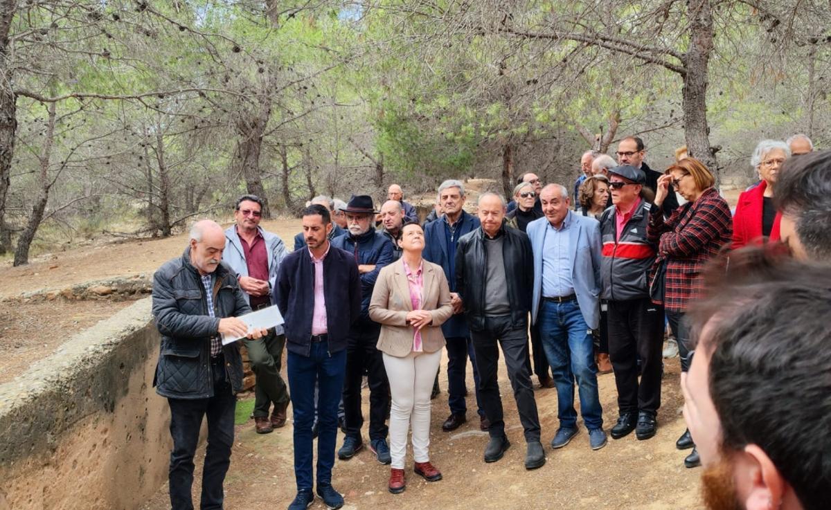 Los activistas de la Memoria HIstórica de la Comunidad Valenciana, durante la protesta de estos jóvenes contra el proyecto de Ley de Concordia de PP y Vox. Primero por el país, Matías Alonso, coordinador del Grupo para la Recuperación de la Memoria Histórica de la Comunidad Valenciana.