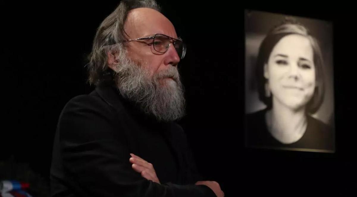 Alexander Duguin, en el funeral de su hija asesinada, Daria Duguina.