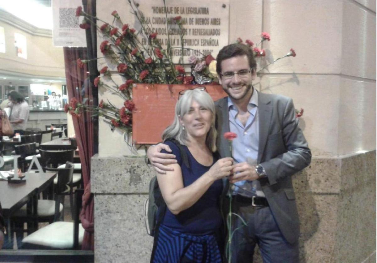 Abad Eduardo Ranz y Merçona Puig Antich, en el bar Iberia de Buenos Aires en diciembre de 2013