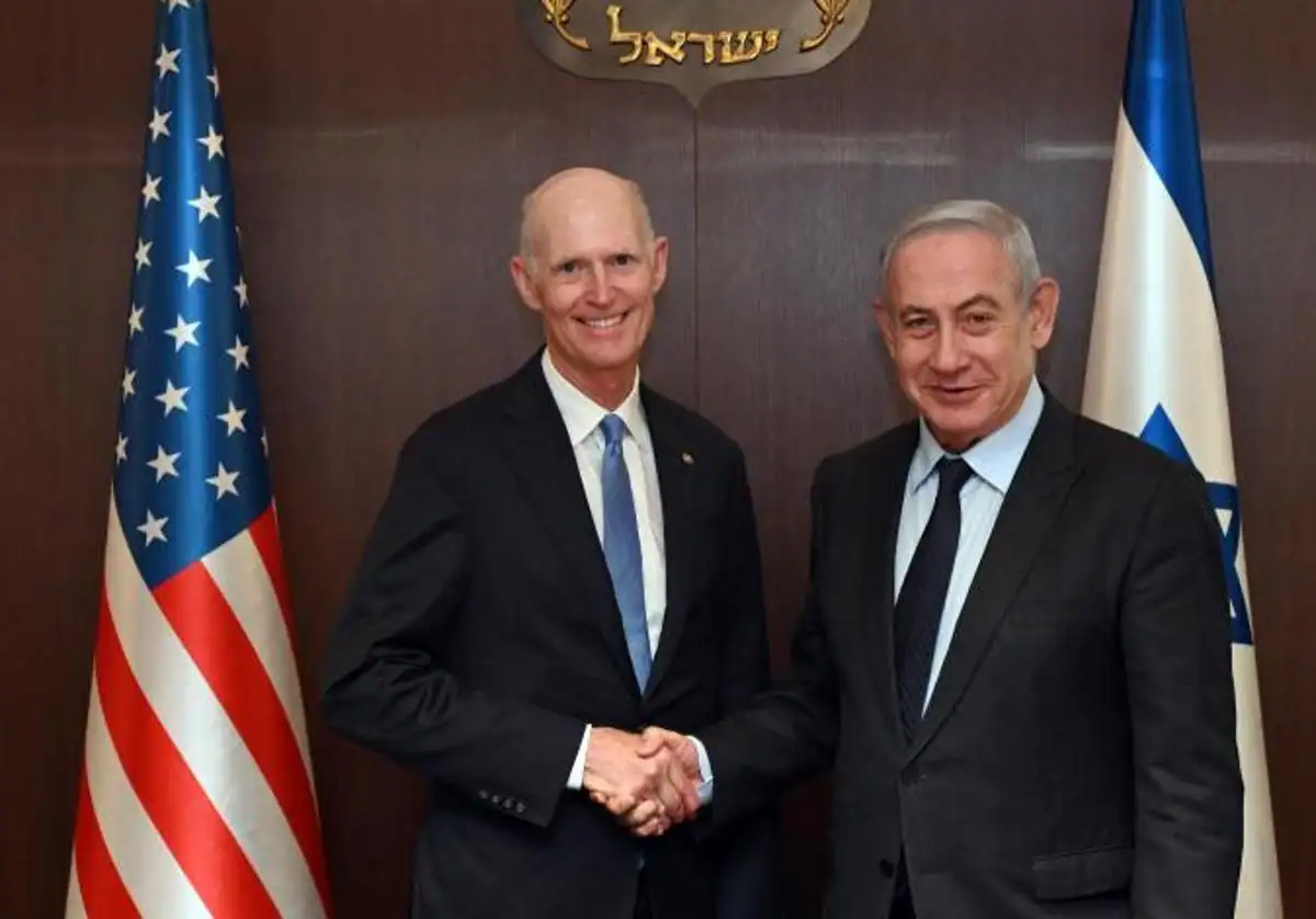Primer Ministro israelí Benjamín Netanyahu (d)