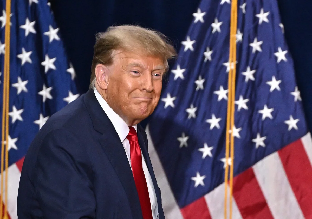 Trump se dirige a hablar en una fiesta durante el caucus presidencial republicano de Iowa, en una foto de archivo.