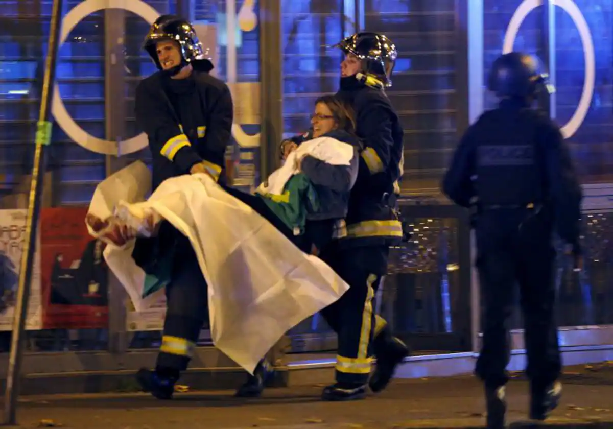 Bombarderos evacuaron a Heirs de la sala de conciertos Bataclan en medio de los ataques de París de noviembre de 2015