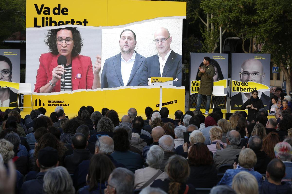 Rovira y Junqueras entran a distancia en un mitin de las elecciones generales de 2019.