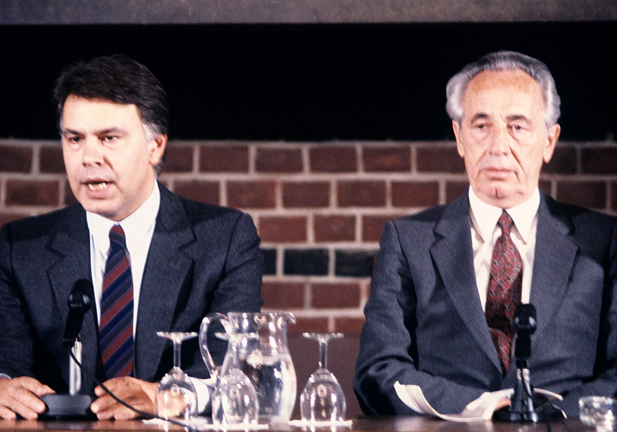 Felipe González y Simón Peres firmaron el establecimiento de relaciones bilaterales en 1986