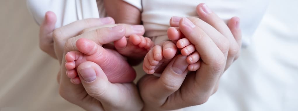 Riesgos del embarazo múltiple en subrogación: guía para personas de Florida